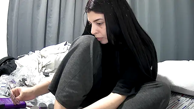 Snapshot of violetazein7 chatting on 05/03/26, 02:06 violetazein7 online show from 05/03/26, 02:06