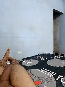 Snapshot of Thehotscorpions2907 chatting on 04/17/26, 11:41 Thehotscorpions2907 online show from 04/17/26, 11:41