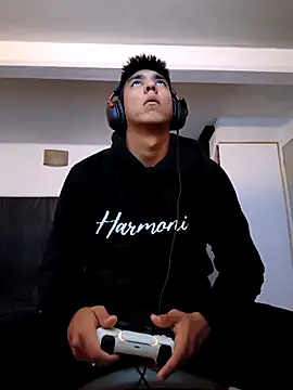 Snapshot of mamichula266 chatting on 04/05/26, 01:03 mamichula266 online show from 04/05/26, 01:03