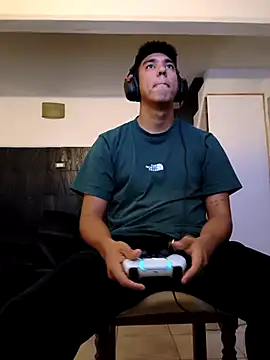 Snapshot of mamichula266 chatting on 04/06/26, 01:36 mamichula266 online show from 04/06/26, 01:36