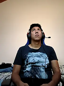 Snapshot of mamichula266 chatting on 04/15/26, 11:06 mamichula266 online show from 04/15/26, 11:06