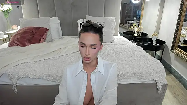 Snapshot of EvaK_ chatting on 02/17/26, 05:26 EvaK online show from 02/17/26, 05:26