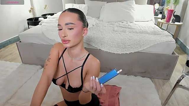 Snapshot of EvaK_ chatting on 03/11/26, 05:35 EvaK online show from 03/11/26, 05:35