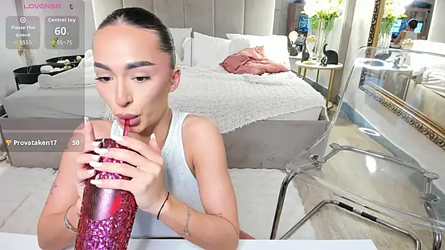 Snapshot of EvaK_ chatting on 03/18/26, 05:43 EvaK online show from 03/18/26, 05:43