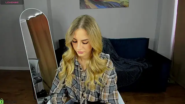 Snapshot of Silen_Tori chatting on 03/08/26, 06:28 Silen Tori online show from 03/08/26, 06:28