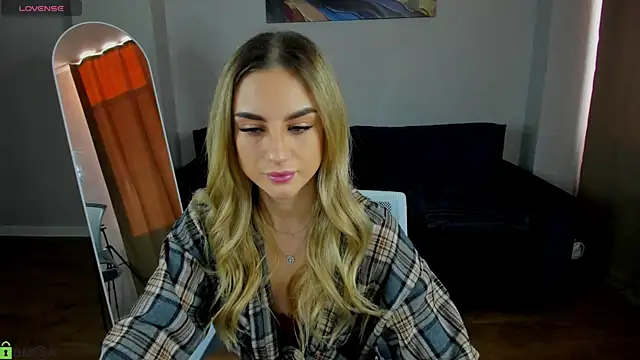 Snapshot of Silen_Tori chatting on 03/09/26, 02:15 Silen Tori online show from 03/09/26, 02:15