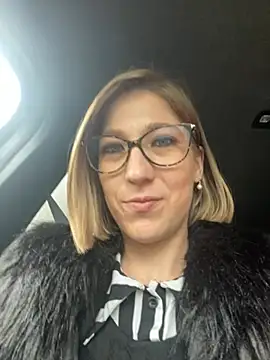 Snapshot of blondie-27 chatting on 04/13/26, 12:32 blondie-27 online show from 04/13/26, 12:32