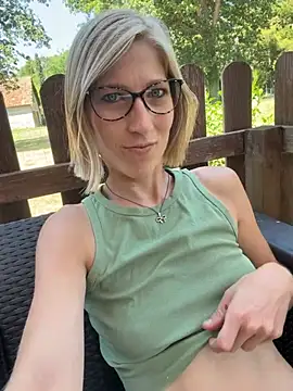 Snapshot of blondie-27 chatting on 07/11/26, 12:08 blondie-27 online show from 07/11/26, 12:08