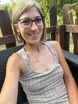 Snapshot of blondie-27 chatting on 07/24/26, 06:17 blondie-27 online show from 07/24/26, 06:17