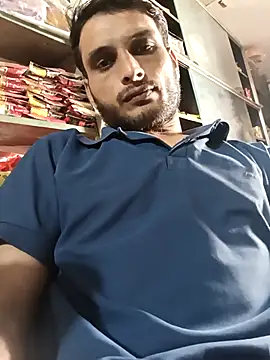 Snapshot of Beinghorny83 chatting on 03/07/26, 07:27 Beinghorny83 online show from 03/07/26, 07:27