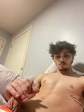 Snapshot of benriskey12 chatting on 04/07/26, 04:13 benriskey12 online show from 04/07/26, 04:13