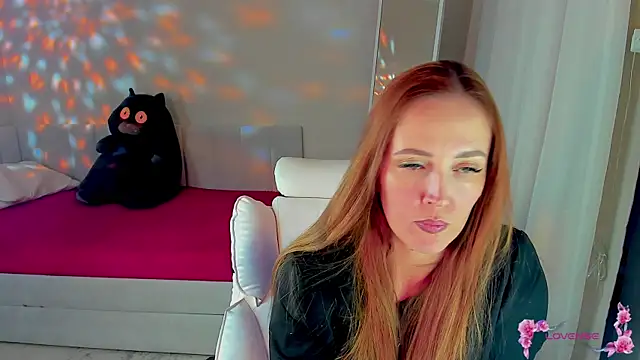 Snapshot of she_wolf chatting on 03/31/26, 01:11 she wolf online show from 03/31/26, 01:11