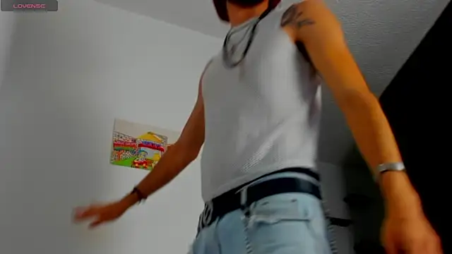 LovexJuxn8 online show from 02/11/26, 04:01