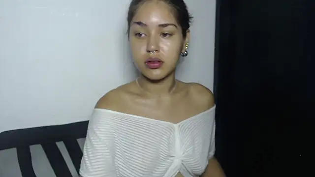 Snapshot of melodyphillips_2_ chatting on 08/03/26, 08:13 melodyphillips 2 online show from 08/03/26, 08:13