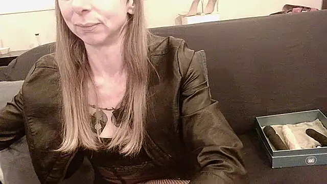 Snapshot of Sexwestworld chatting on 04/17/26, 08:01 Sexwestworld online show from 04/17/26, 08:01