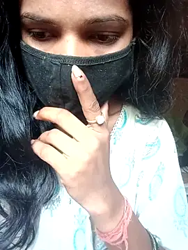 Snapshot of Desi_Couple_P chatting on 04/29/26, 01:43 Desi Couple P online show from 04/29/26, 01:43