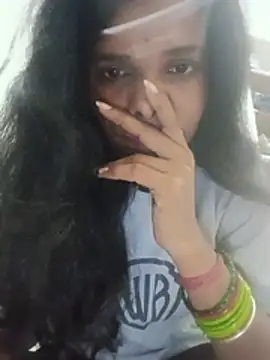 Snapshot of Desi_Couple_P chatting on 08/04/26, 04:09 Desi Couple P online show from 08/04/26, 04:09