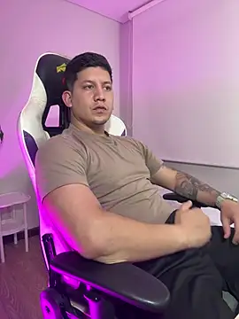 Snapshot of _robertobaggioo chatting on 02/14/26, 05:37 robertobaggioo online show from 02/14/26, 05:37