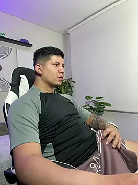 Snapshot of _robertobaggioo chatting on 02/19/26, 12:34 robertobaggioo online show from 02/19/26, 12:34