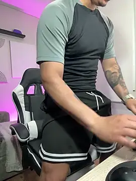 Snapshot of _robertobaggioo chatting on 02/24/26, 12:47 robertobaggioo online show from 02/24/26, 12:47