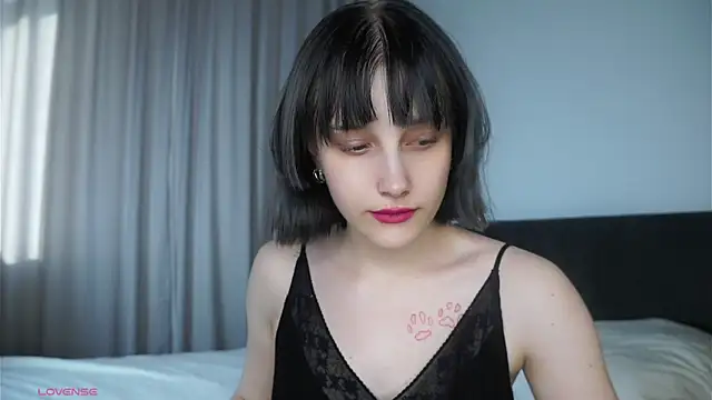 Snapshot of KirstinMcgeady chatting on 07/18/26, 12:09 KirstinMcgeady online show from 07/18/26, 12:09
