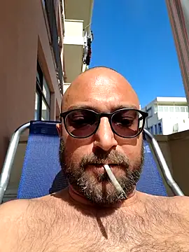 Snapshot of cetriolino chatting on 04/18/26, 01:37 cetriolino online show from 04/18/26, 01:37