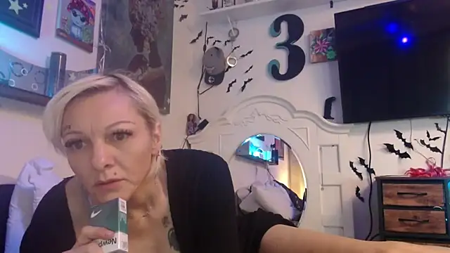 Snapshot of slutslave333 chatting on 04/23/26, 09:39 slutslave333 online show from 04/23/26, 09:39
