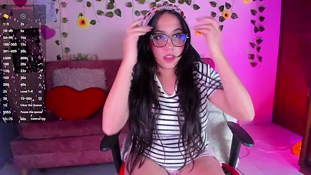 Snapshot of Hanna_Tm chatting on 03/18/26, 02:04 Hanna Tm online show from 03/18/26, 02:04