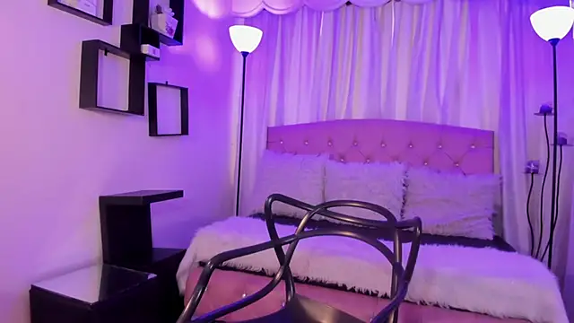 Snapshot of Aurora_Ellis_ chatting on 03/06/26, 12:45 Aurora Ellis online show from 03/06/26, 12:45