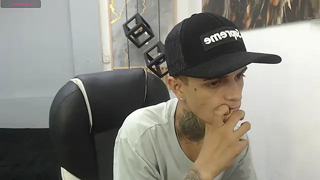 Snapshot of benjamin_anthony chatting on 03/19/26, 03:21 benjamin anthony online show from 03/19/26, 03:21