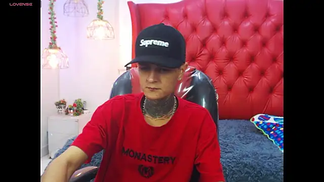 Snapshot of benjamin_anthony chatting on 03/20/26, 03:55 benjamin anthony online show from 03/20/26, 03:55