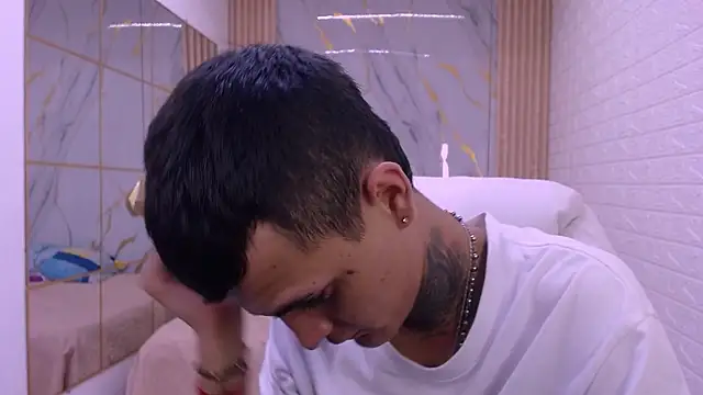 Snapshot of benjamin_anthony chatting on 03/24/26, 04:28 benjamin anthony online show from 03/24/26, 04:28