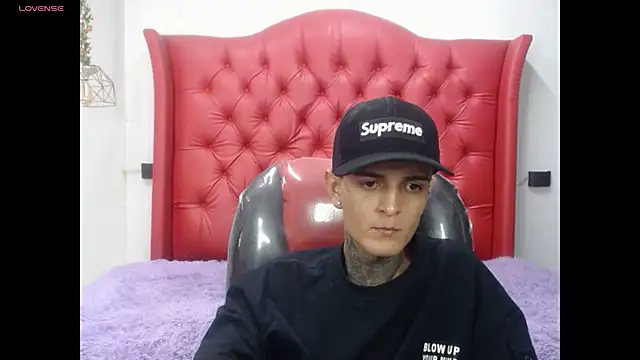 Snapshot of benjamin_anthony chatting on 03/28/26, 04:12 benjamin anthony online show from 03/28/26, 04:12