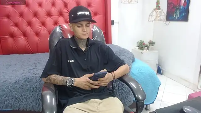 Snapshot of benjamin_anthony chatting on 04/03/26, 03:26 benjamin anthony online show from 04/03/26, 03:26