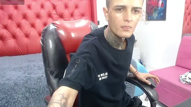 Snapshot of benjamin_anthony chatting on 04/04/26, 07:22 benjamin anthony online show from 04/04/26, 07:22