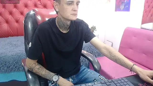 Snapshot of benjamin_anthony chatting on 04/11/26, 08:13 benjamin anthony online show from 04/11/26, 08:13