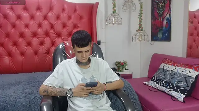 Snapshot of benjamin_anthony chatting on 04/16/26, 03:51 benjamin anthony online show from 04/16/26, 03:51