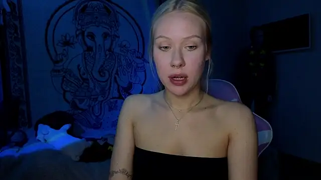 Snapshot of pureeangel chatting on 03/24/26, 04:01 pureeangel online show from 03/24/26, 04:01