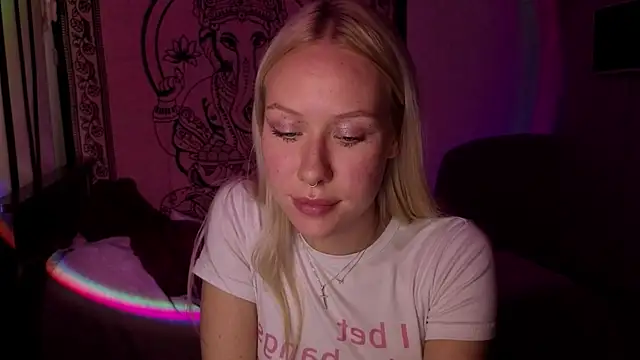 Snapshot of pureeangel chatting on 04/09/26, 01:49 pureeangel online show from 04/09/26, 01:49