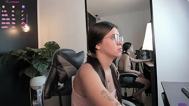 eva swan  online show from 05/13/26, 12:46