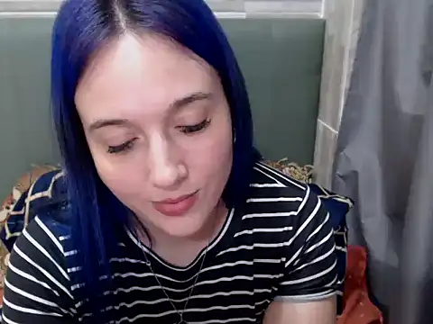 Snapshot of AZULFOX69 chatting on 04/26/26, 06:27 AZULFOX69 online show from 04/26/26, 06:27