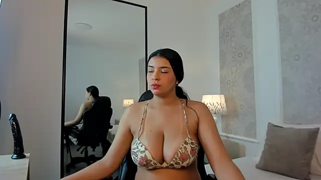 Snapshot of evelin_villan chatting on 04/01/26, 12:17 evelin villan online show from 04/01/26, 12:17