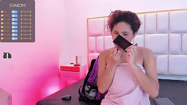 Snapshot of Violetta-foxx chatting on 05/15/26, 07:43 Violetta-foxx online show from 05/15/26, 07:43