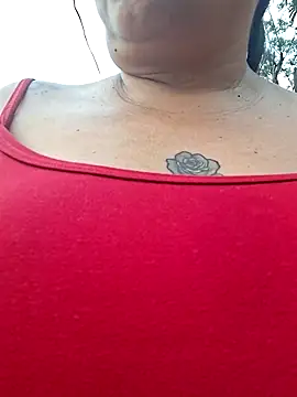 Snapshot of Juli_Powl chatting on 02/13/26, 12:12 Juli Powl online show from 02/13/26, 12:12