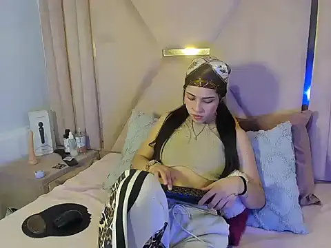 Snapshot of ElaSalvatorehh chatting on 04/07/26, 01:11 ElaSalvatorehh online show from 04/07/26, 01:11