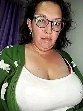 Snapshot of _Saraqueen chatting on 02/21/26, 03:40 Saraqueen online show from 02/21/26, 03:40