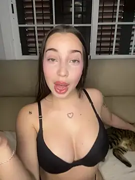 Snapshot of rosemistic chatting on 04/21/26, 06:12 rosemistic online show from 04/21/26, 06:12