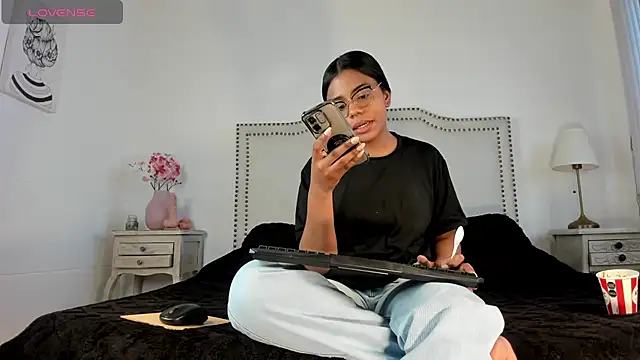 Snapshot of madii_lenon chatting on 06/23/26, 08:40 madii lenon online show from 06/23/26, 08:40