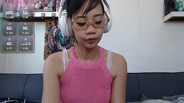 Snapshot of GloryKulikowski chatting on 04/06/26, 02:20 GloryKulikowski online show from 04/06/26, 02:20