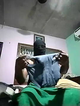 Snapshot of Ladycross chatting on 02/22/26, 05:55 Ladycross online show from 02/22/26, 05:55